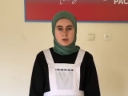 Ученица 8-го «б» класса Чиркатинской школы Патимат Дибирова поддержала акцию «Читаем Расула»