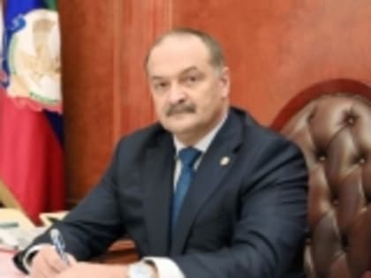 Глава РД Сергей Меликов поздравил прекрасную половину с Международным женским днем