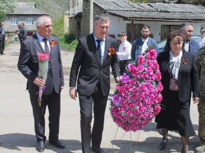 Памятный митинг в селе Цмур прошел с участием руководства Сулейман-Стальского района