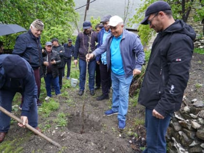 В Гумбетовском районе Дагестана разбили яблоневый «Сад Победы»