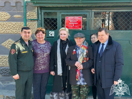 В Кизляре росгвардейцы поздравили ветеранов Великой Отечественной войны с Днем защитника Отечества