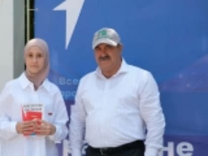 Активисты «Движения Первых» Новолакского района получили свои первые паспорта в парке культуры и отдыха им. Ленинского Комсомола в Махачкале