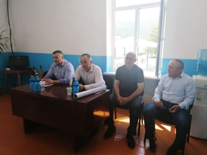 В селах Казбековского района продолжается разъяснительная работа по вопросам срочной службы и поступления на военную службу по контракту