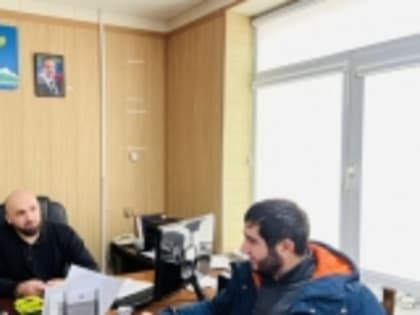Зампредседателя районного Собрания депутатов Новолакского района Артур Темиров обсудил с меценатом Умаром Автулхановым вопросы благоустройства парковой зоны с.Банайюрт