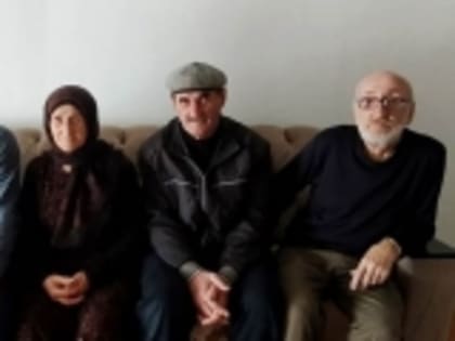 Алихан Давудгаджиев посетил мать младшего лейтенанта Омара Асадулаева, погибшего на СВО