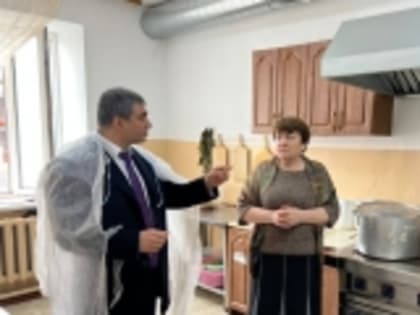 В Шушинской СОШ Новолакского района Гаджи Гаджиев проверил пищеблок школы