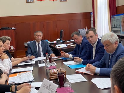 В Правительстве Дагестана обсудили вопросы реализации Концессионного соглашения деятельности Единой клинико-диагностической лаборатории в Буйнакске
