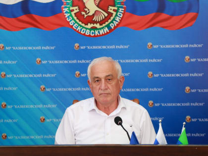 Ильяс Шабазов провел совещание аппарата администрации МР «Казбековский район» по текущим вопросам