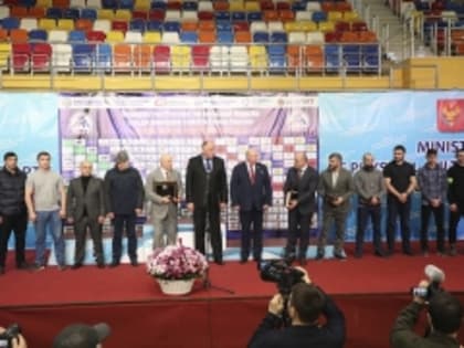 В Дагестане стартовал турнир по вольной борьбе, приуроченный памяти Героя России Нурмагомеда Гаджимагомедова