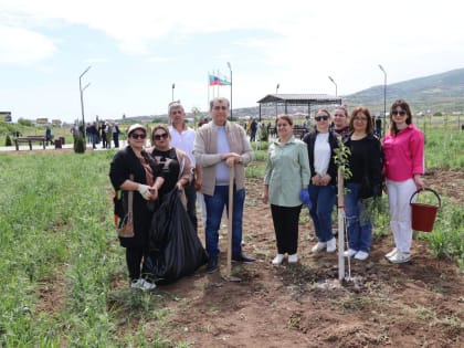 Коллектив Администрации Дербентского района приняли участие в субботнике на территории «Сада памяти» в честь Дня Победы