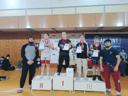 Турнир по вольной борьбе в школе имени братьев Ирбайхановых