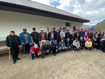 В селе Талух Чародинского района открыли мемориальную доску Зауру Махатовичу Омарову