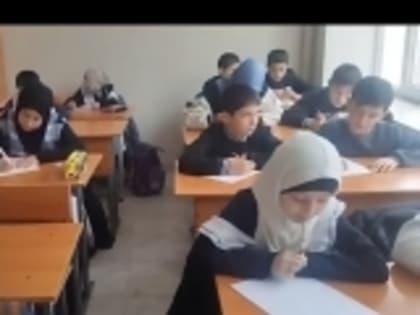 Классрук 5-го класса Чиркатинской СОШ Заира Абдуразакова организовала акцию «Письмо солдату» и сняла ролик