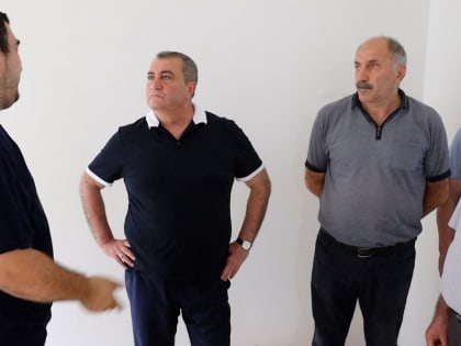 Глава Дербентского района проинспектировал ход капитального ремонта Белиджинской гимназии №1