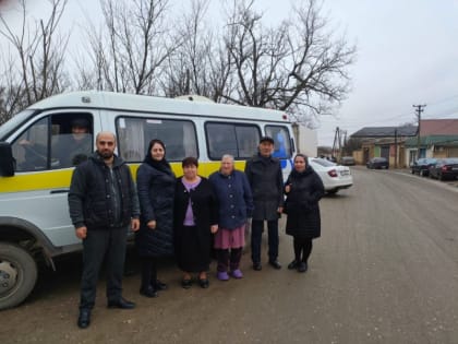 Бригада Бабаюртовского центра социального обслуживания населения доставили в ЦРБ пожилых граждан проживающих в с. Бабаюрт
