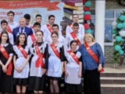 Депутат Народного Собрания РД Артур Исрапилов посетил «Последний звонок» в Новолакской гимназии