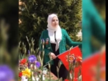 Представители молодежной палаты при женсовете Гумбета провели флешмоб в честь Дня Победы