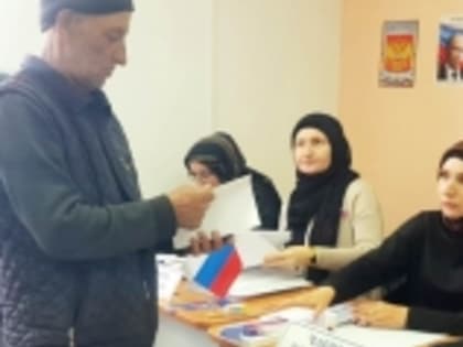 Отец участника СВО Мухума Гасанов из села Верхний Арадерих проголосовал за будущее России