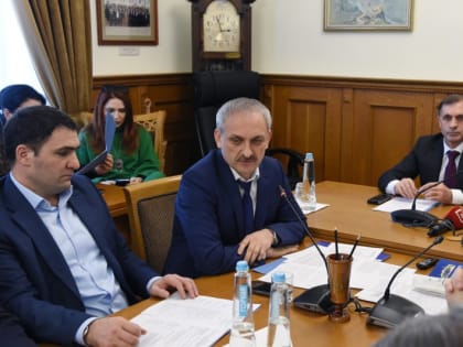 Энрик Муслимов принял участие в круглом столе, где депутаты обсудили меры поддержки семей военнослужащих, участников СВО и роли общественных организаций в этом процессе