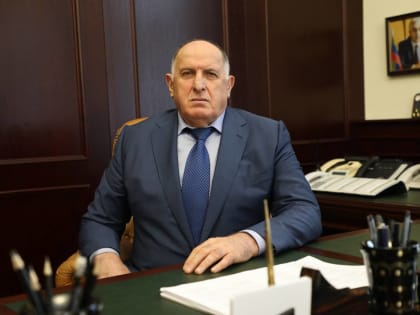 Абдулмуслим Абдулмуслимов поздравил работников дорожной отрасли республики с профессиональным праздником