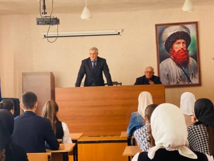 Гарун Давыдов встретился с учащимися Калининаульской средней общеобразовательной школы им. Героя России Гайирханова М.М.