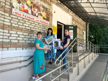 Единороссы Кизляра поздравили соцработников города с профессиональным праздником