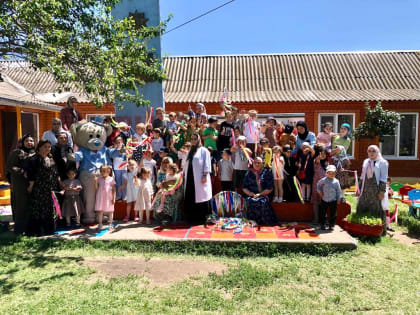 В рамках проекта «России славные сыны!» культработники с.Алмак навестили семью участника СВО