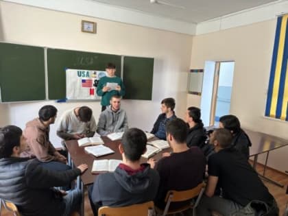 3  апреля в Профессиональном колледже ДГУНХ преподаватель Кулиева Г.А провела внеклассное мероприятие по английскому языку: «Tne USA» среди группы второго курса по профессии: «Маст