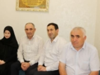 Заместители главы Гумбета посетили вдову морпеха Каспийской флотилии Курбана Мурадова