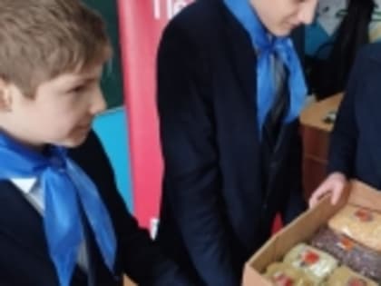 В школах Новолакского района присоединились к предновогодней акции «Новогодняя посылка солдату»