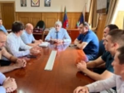 Глава Новолакского района Мамати Гамзатов встретился с участниками СВО, пребывающими в отпуске