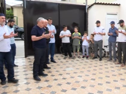 Юсуп Умавов посетил семью погибшего матроса Каспийской флотилии