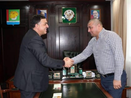 Глава Магарамкентского района поздравил участника СВО из с.Магарамкент с очередными наградами за мужество и отвагу в ходе спецоперации