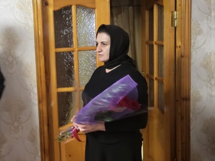 В канун 8 марта Глава Сулейман-Стальского района посетил семьи участников СВО