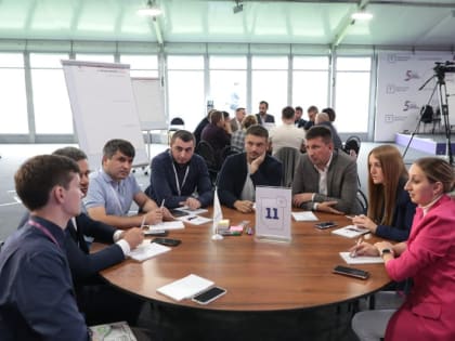 Глава Докузпаринского района М. Шамилов принимает участие в стратегической сессии в Москве