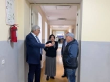 Глава Новолакского района проинспектировал в Чапаевской СОШ №2 работы, проведенные в рамках проекта «Модернизация школьных систем образования»