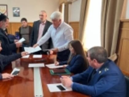 Более 20 обращений жителей Новолакского района рассмотрел Магомед-Гаджи Айдиев на приеме граждан 3 марта