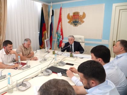 Юсуп Умавов провел первое аппаратное совещание