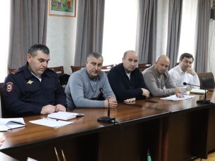 Мавсум Рагимов провел совещание по вопросам законного функционирования карьеров, расположенных на территории Дербентского района