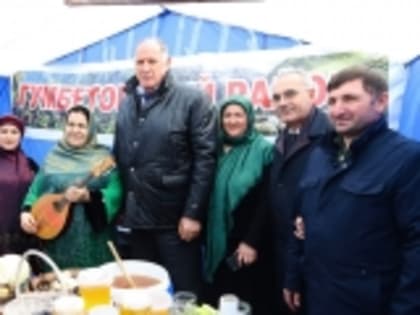 Абдулмуслим Абдулмуслимов посетил павильон Гумбета на форуме «ДагАгроКаспий»