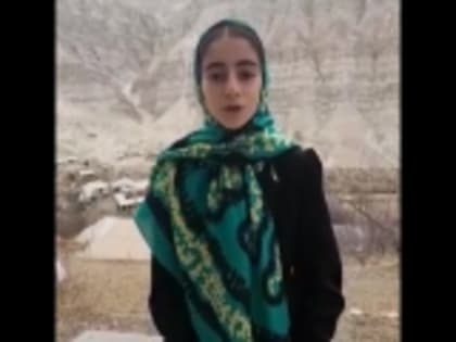 Ученица 6-го класса Мехельтинской средней школы Аминат Юсупова приняла участие в акции «Читаем Расула»