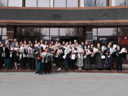 Глава Дагестана вручил государственные награды отличившимся в различных сферах женщинам