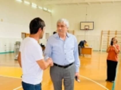 Мамати Гамзатов посетил избирательные участки в Новолакском районе