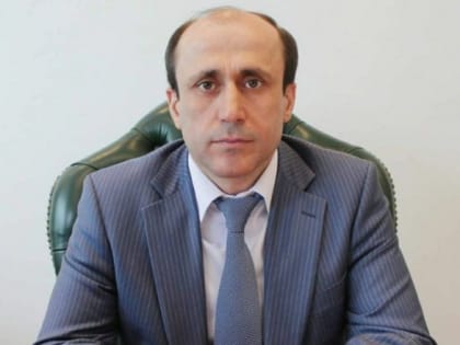 Поздравление главы Кайтагского района Алима Темирбулатова с Днем государственного флага России