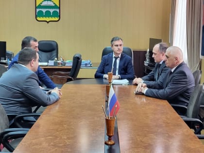 Саиду Темирханову представили нового руководителя Межрайонного отдела УФК по РД