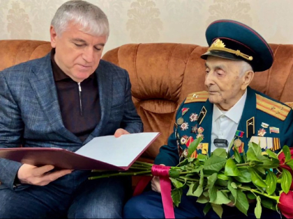 Юсуп Умавов поздравил ветерана Великой Отечественной войны Ильяса Казиханова с юбилеем
