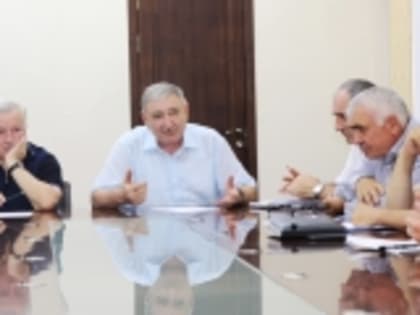 Сайгидахмед Ахмедов и Галип Галипов провели совещание по вопросам сдачи объектов образования к 1 сентября