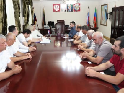 Депутат Госдумы РФ Д. Гасанов встретился с главой Докузпаринского района М. Шамиловым