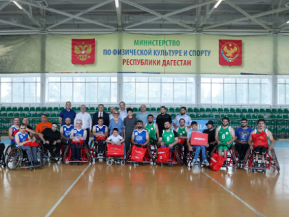 Сергей Меликов встретился с баскетболистами-колясочниками клуба «ДаКИ»