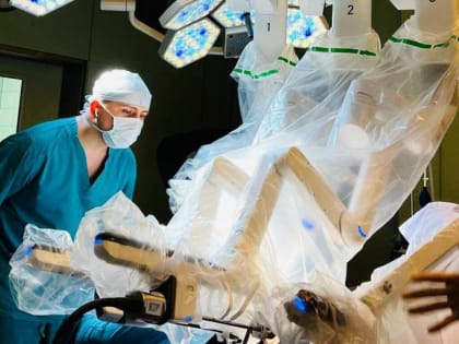 Для лечения синдрома Щелкунчика хирург из Дагестана впервые в России сделал операцию с помощью робота